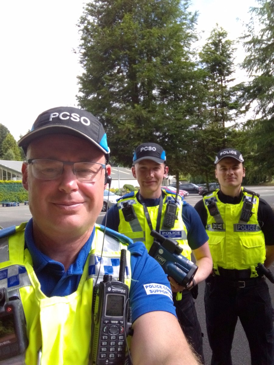 TRUCAM enforcement on Byrons Lane this afternoon. Speeding vehicles were stopped and officers discussed the manner of their driving and explained that due to them exceeding the speed limit, they would be hearing from us #jimsnews #FATAL5