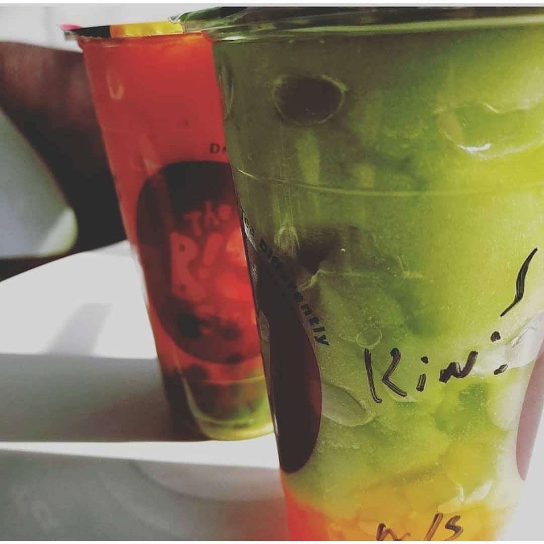 WE ARE OPEN! Def a smoothie day! #kiwi #strawberrys #slushy @ubereats @grubhub call 2016760474