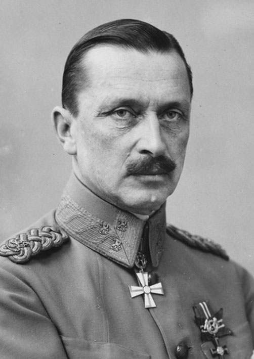 In 1919, Finland and Hungary found themselves in a similar situation. Both countries had just fought a war and were failed monarchies now led by a Regent. While Mannerheim gave up power after losing a Presidential election, Horthy took a different path. 2/15