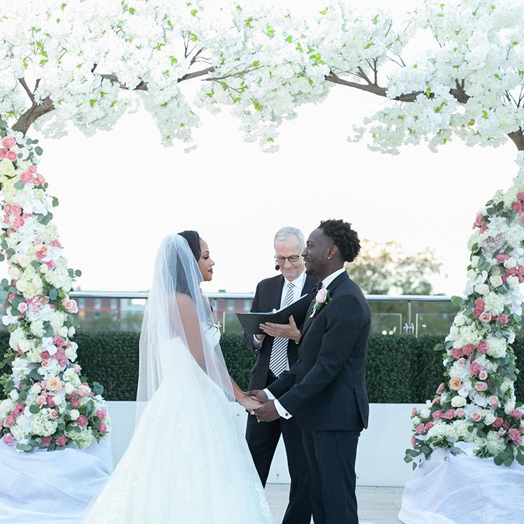 TheProsWeddings's tweet photo. Rooftop ceremony framed with flowers? Yes, please!
#theprosweddings #weddingphotography #weddingphoto #weddingphotographer #weddingmoments #weddingday #fallinlove #wedding #weddings #thepros #weddingtrends #dcwedding #virginiawedding #rooftopwedding #rooftopevents https://t.co/rbja2lggVK