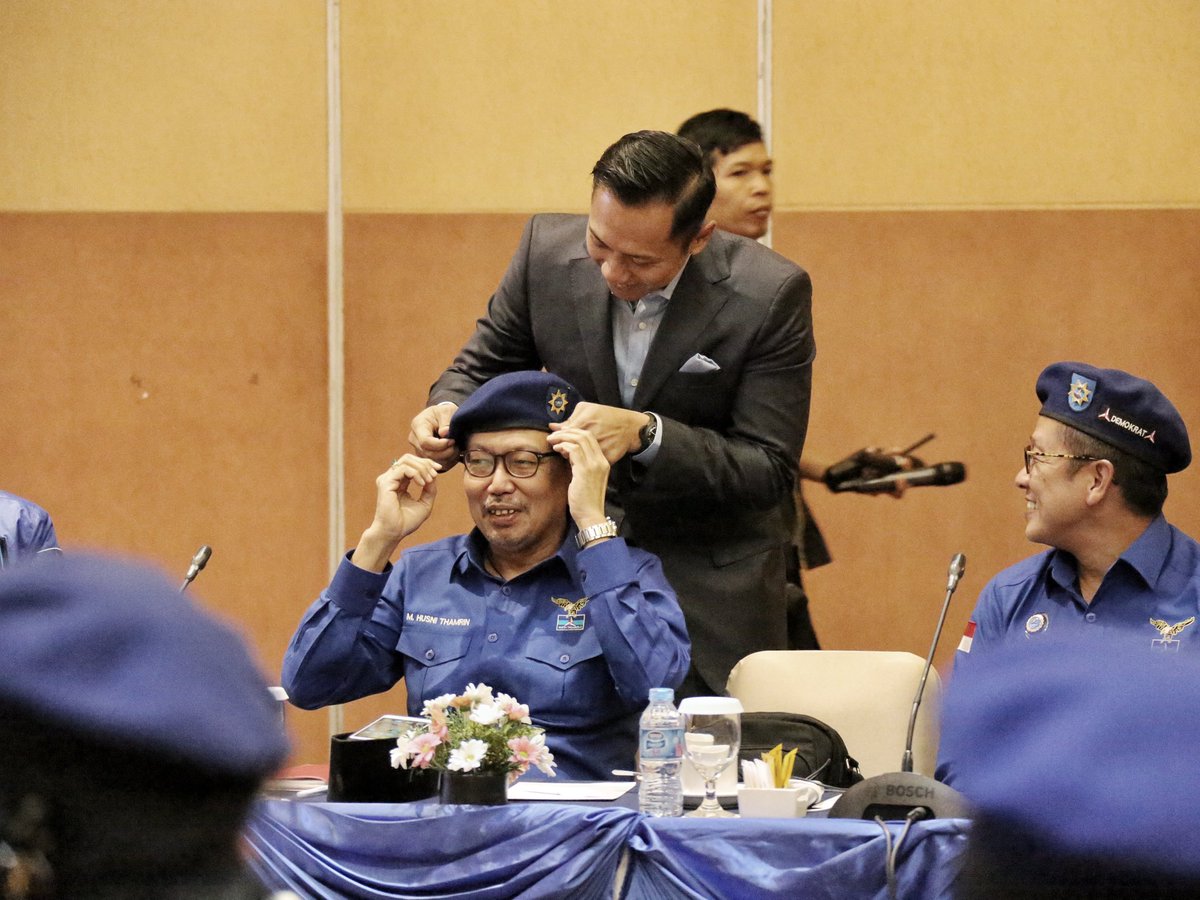 AgusYudhoyono's tweet image. Baru saja @PDemokrat kehilangan salah satu kader terbaik, Bang @monethamrin karena sakit. Bagi saya, beliau adalah sahabat setia, pejuang demokrasi luar biasa. Semoga Alm. husnul khotimah, diterima segala amal ibadahnya. Semoga keluarga yg ditinggalkan diberikan kekuatan. Amin.