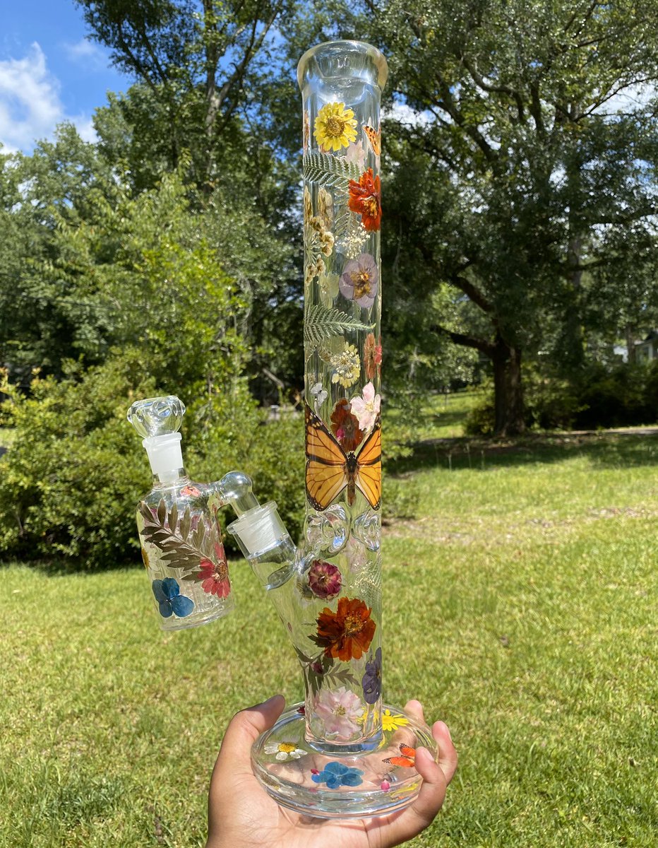 _etherealsouls's tweet photo. I’ve been holding on to this one 🥺
18” 9mm Straight Shooter 💐
W a matching Ash Catcher 🌻✨💐
Also includes the stem 💛 https://t.co/rt4xKEY3U9