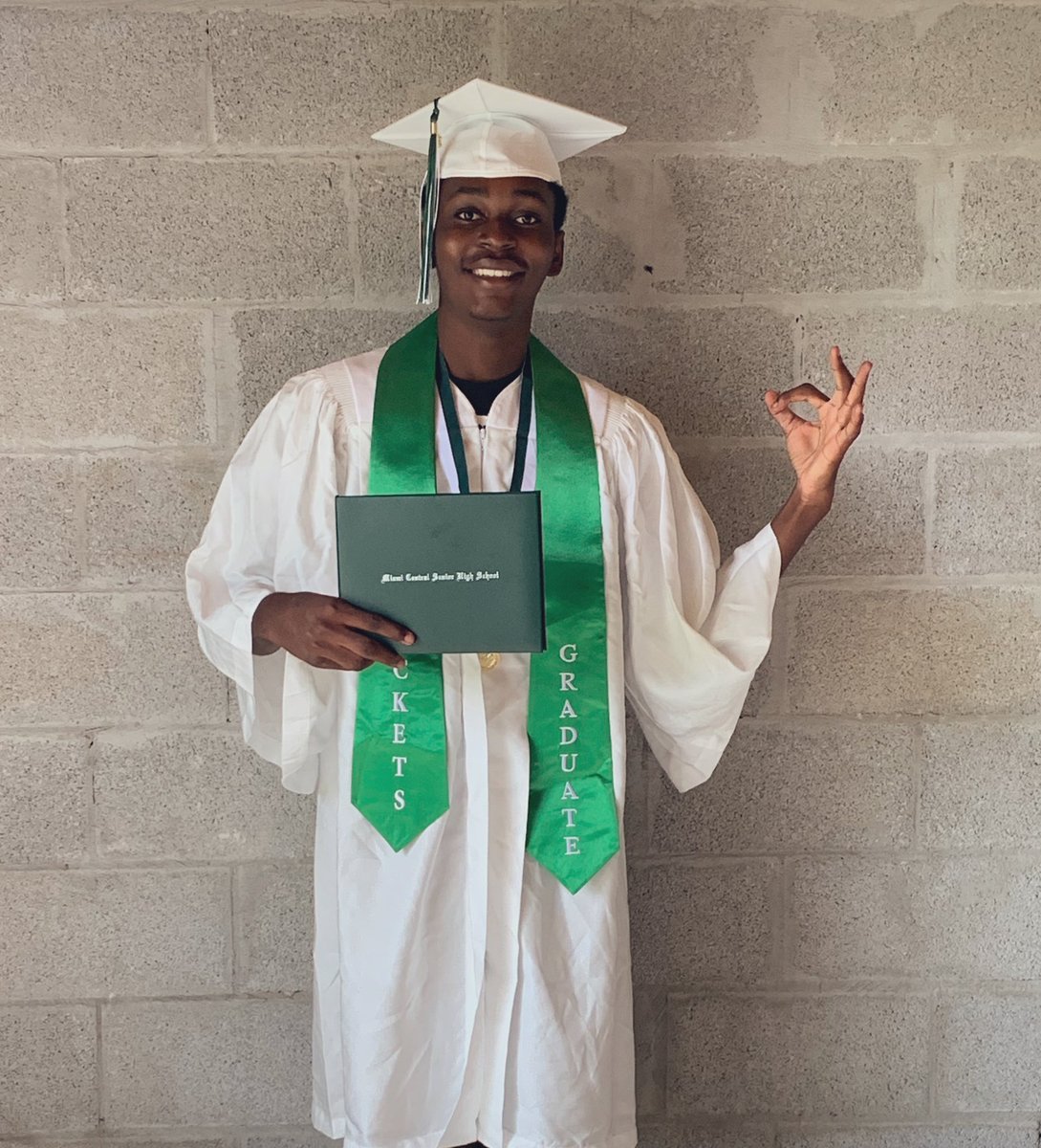 103_zb's tweet photo. Mission accomplished🚀 #BIGFISH🦈 #CLASSOF2020 #LLHLJ #LLMM #LLASHLEY https://t.co/WG5M0MTMqH