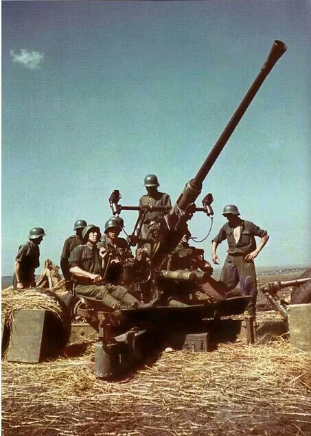 Before and during WW2, Hungary provided Finland with a lot of military equipment, from the iconic M/38 Stahlhelm to mortars and anti-aircraft artillery. 12/15