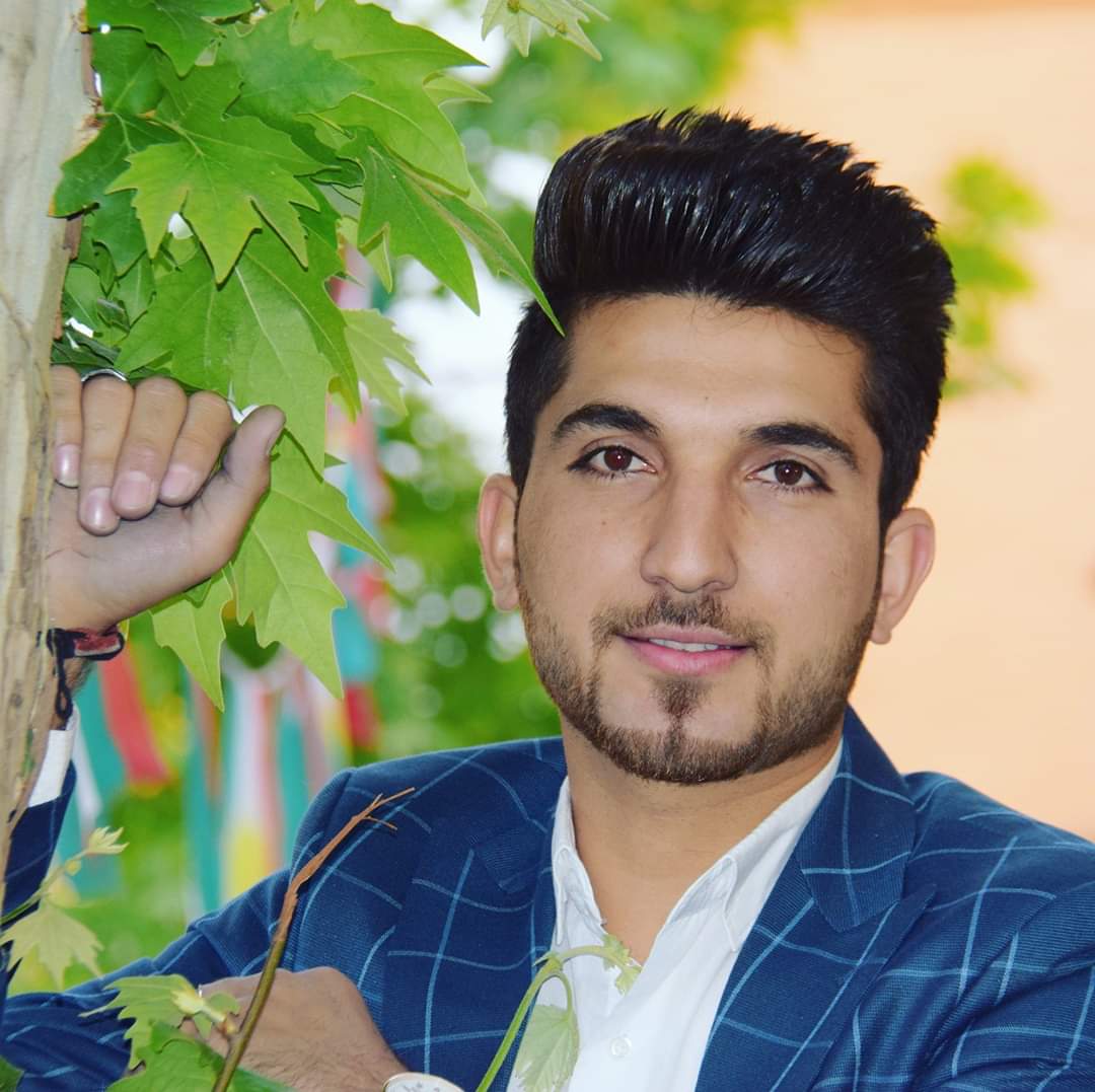 NaZm_96's tweet photo. "  I don't care who you are , ,
be with me Beautiful ، I be with you more Beautiful " . . 

گـرنـگ نیـە تــۆ ڪـێیت ، ،
لەگـەڵـمــا  جــوان  ،  لـەگـەڵـتــا  جـوانـتر  ئـەبـــم . . . https://t.co/XoAoExHgOP