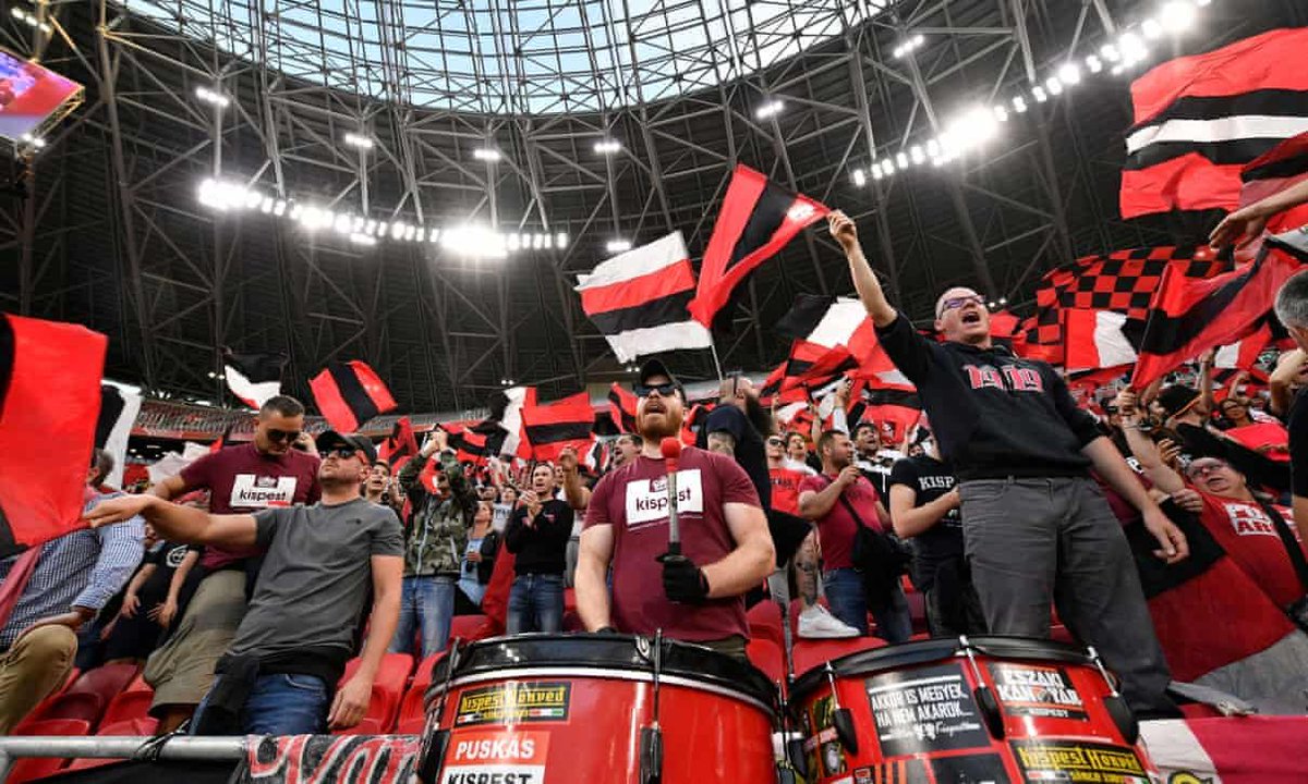 mohammedawaad's tweet photo. جماهير المجر حضرت نهائي الكأس أمس ..لتكون أول مباراة يحضرها جمهور بعد التوقف في أوروبا.. حضر 10 الآف في ملعب سعته لـ 65 ألف

الجارديان رصدت العودة وقال لها الحضور "الأجواء رائعة رغم قلة العدد، شعور خاص بالعودة"

ولكنهم أكدوا عدم الالتزام الكامل بالتباعد، فكان هناك بعض المخالفات.. https://t.co/71DlORgrC1