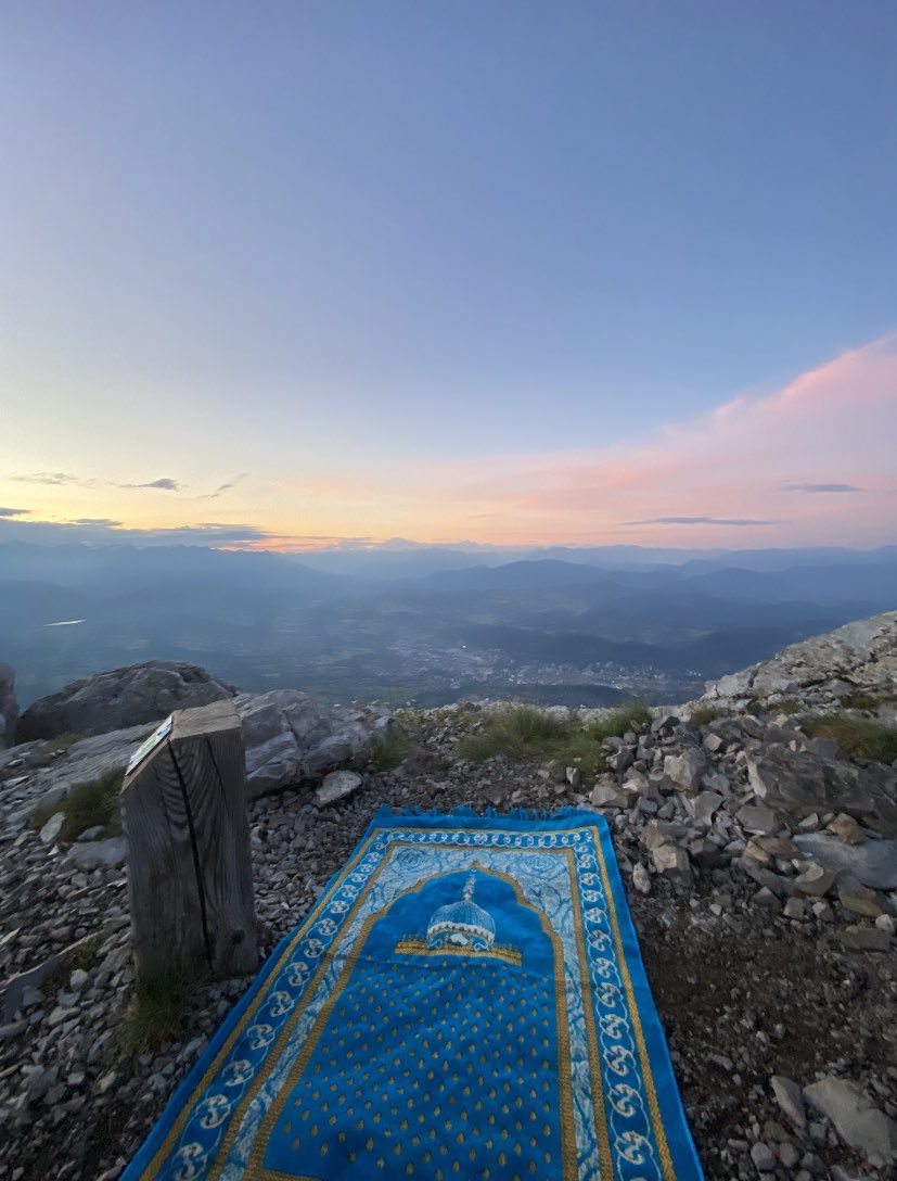 khandashiann's tweet photo. Prayer with a view 😍 https://t.co/ADLKeA562N