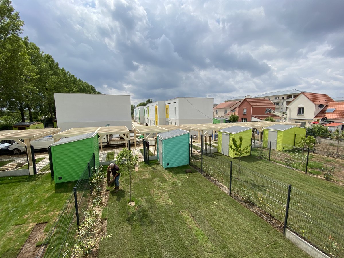 Ecolocost's tweet photo. Les maisons écolos et économiques s’arrachent à Villeneuve-Saint-Georges https://t.co/ZsOK5RJT7w via @le_Parisien https://t.co/v8osBQjGyV
