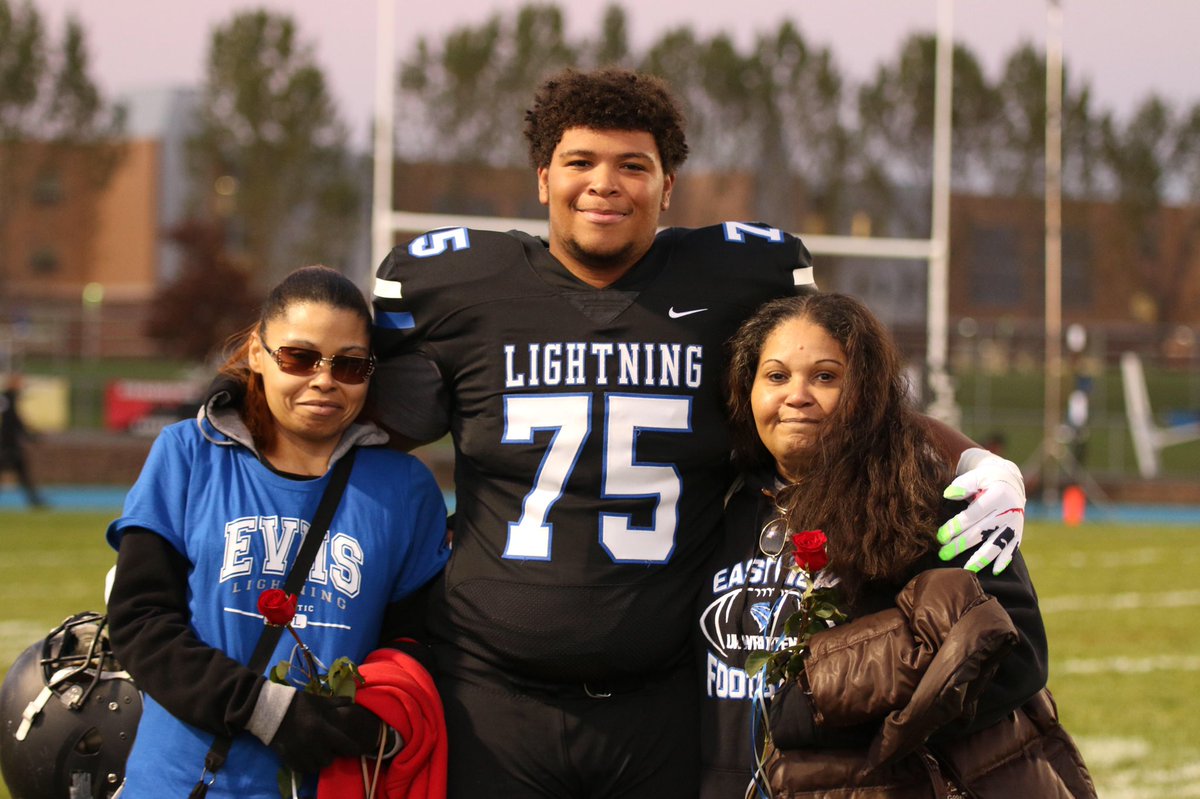 EV_Football's tweet image. Our hearts go out to 2019 EV grad Tyrell Jones on the loss of his mother.  You’re always a part of our team big guy!  Thinking of you and your family