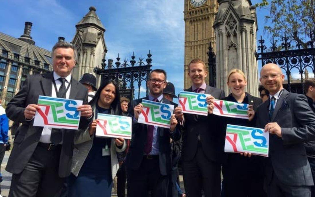OutForIndy's tweet photo. In 2015, @theSNP broke records becoming the Party with the highest proportion of elected 'out' Lesbian, Gay and Bisexual MP's in the UK.
(12.5% of the 2015 group were LGB.)
Here are some of that group urging Ireland to 'vote yes' to Equal Marriage. #Pride2020ย #SNPride https://t.co/pr8qF69Gyo