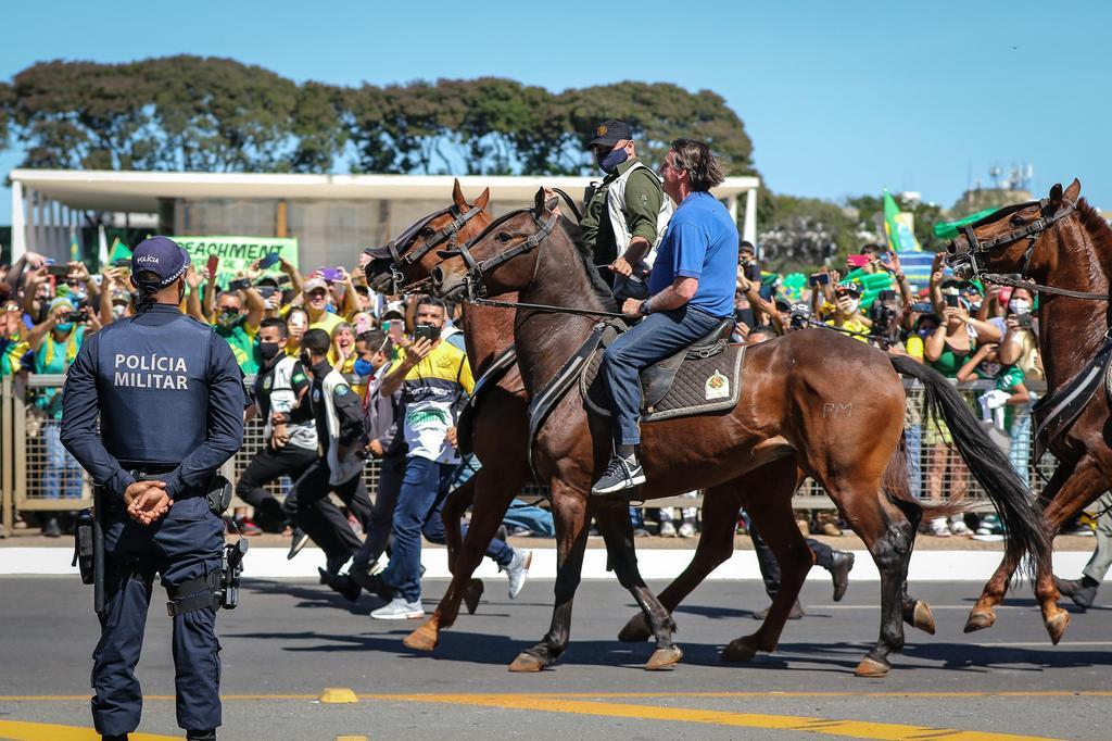 diario_gaucho's tweet photo. @TulioMilman : Por que não há manifestações anti-Bolsonaro nas ruas https://t.co/jf6d8L5uHu https://t.co/X6IOK8ON4J