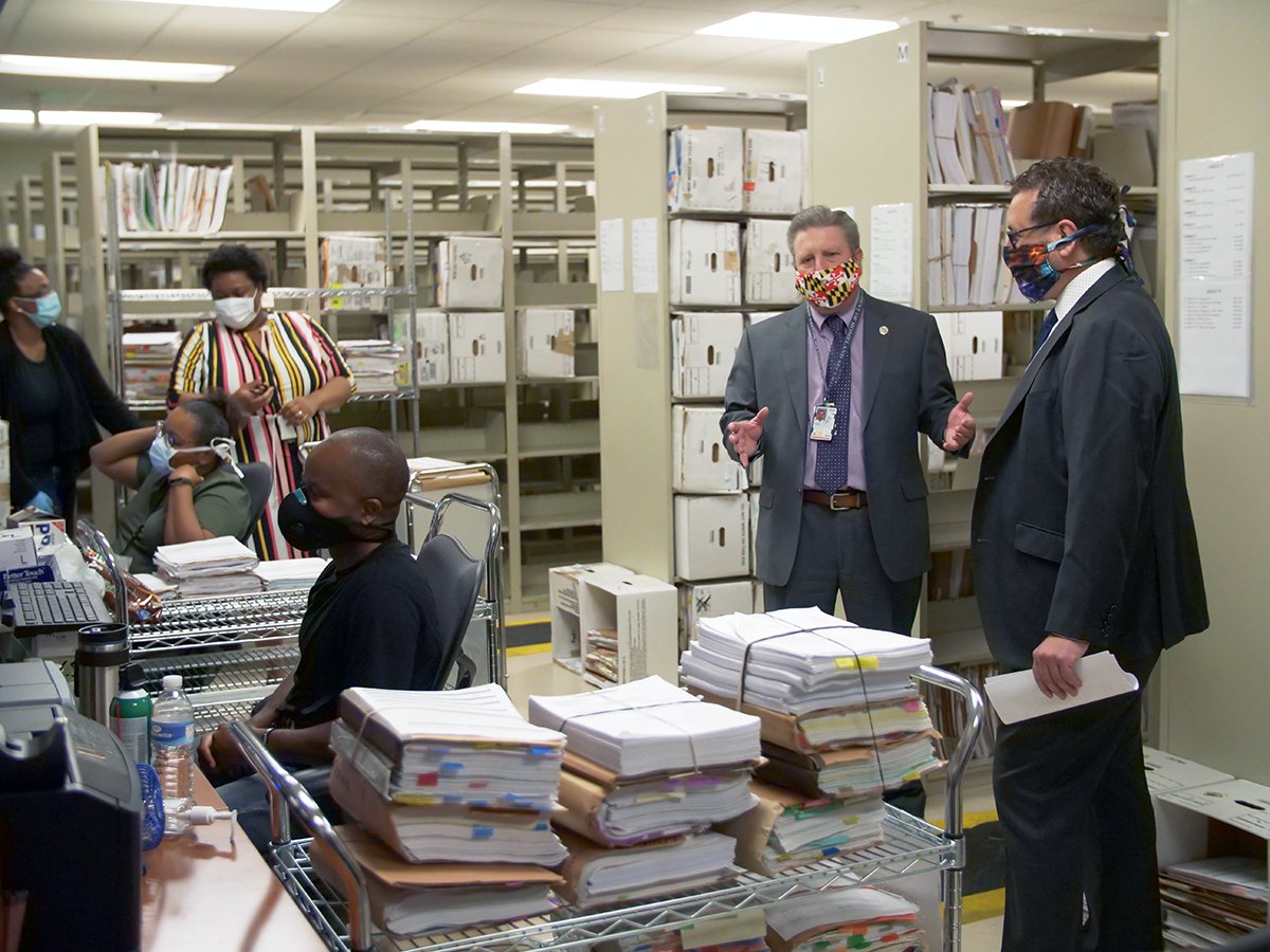 Arriba 52+ imagen uscis office Abzlocal.mx