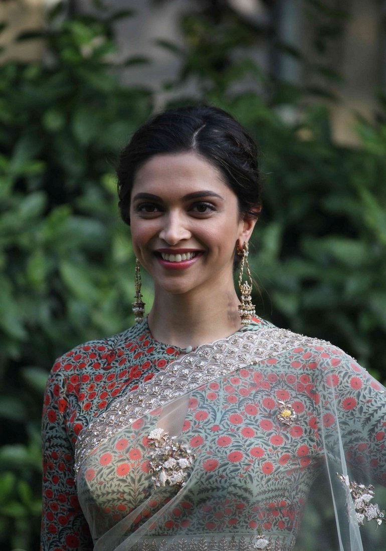 Deepika Padukone IMAGES, GIF, ANIMATED GIF, WALLPAPER, STICKER FOR WHATSAPP & FACEBOOK