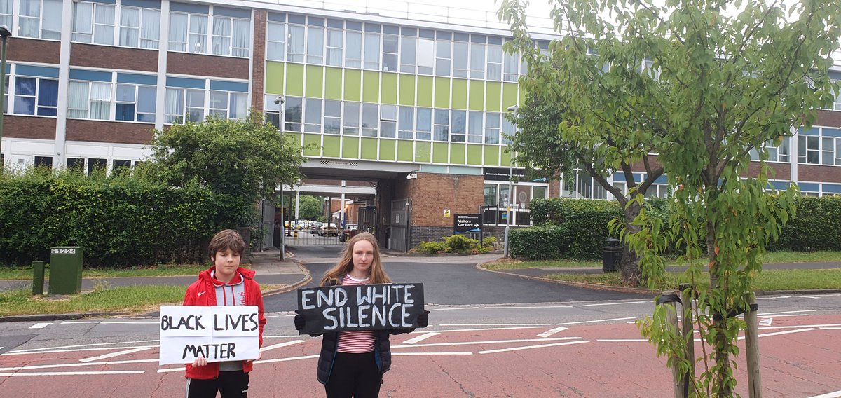 Just riding through Bournville and spotted two kids, Mary and Matthew, protesting outside the police station by themselves. Figured I'd give them a boost.
(made them call their mum for permission first)
#BlackLivesMattterUK https://t.co/qic03BaL8I