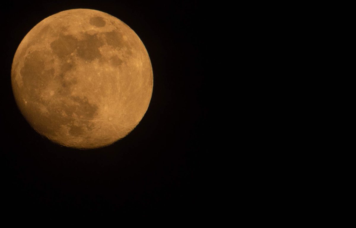 dozenjojo's tweet photo. #moon #fullmoon #満月 #満月の夜 #月 
綺麗な月でした https://t.co/ZL9LzE5TLq