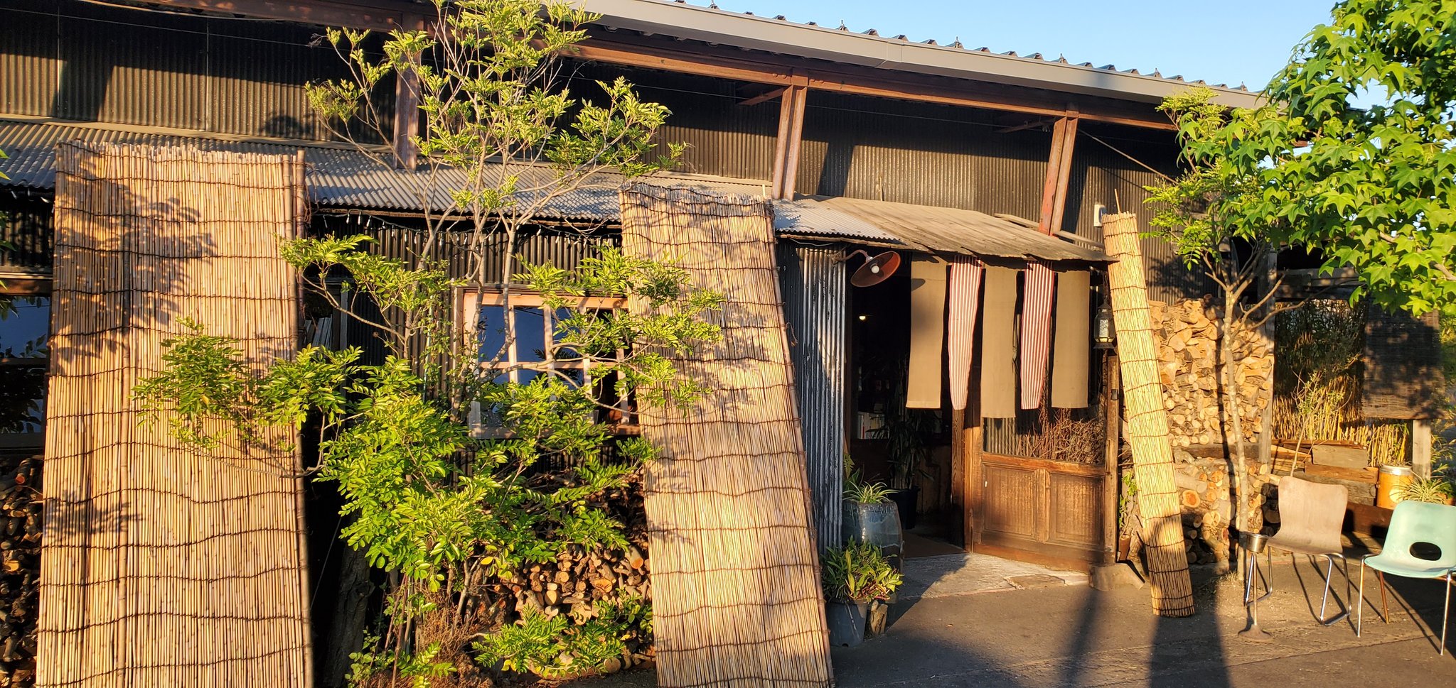 Hiro Pippi 最近のテイクアウト 丸亀市 カラシヤクラシック にて 火オロ 唐揚げです 鍋を持参することで ラーメンが持ち帰れるのだ 野菜と麺を入れて ひと煮立ちで完成 やっぱりオロチョンラーメンて美味しいな 香川県 ラーメン