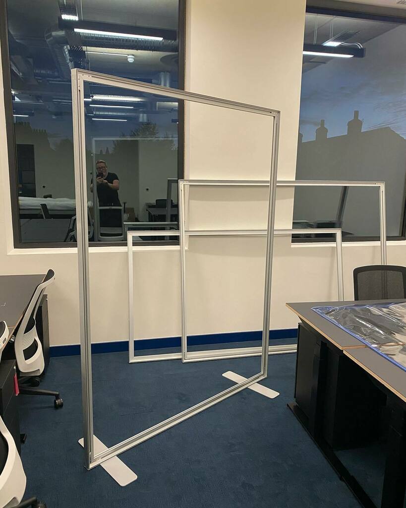 mrhotspots's tweet image. Setting up these little beauties for a client fit out this evening #smartframesystem