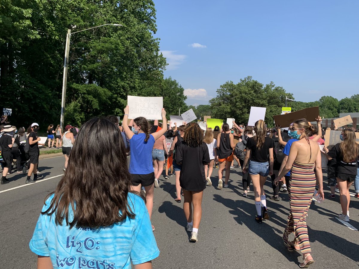 SoniaPArellano's tweet photo. Tu me importas. Tu Lucha es mi Lucha! #BLM Teaching my kids to stand up for what they believe in. #myfirstprotest https://t.co/h5XOQ3bIOc