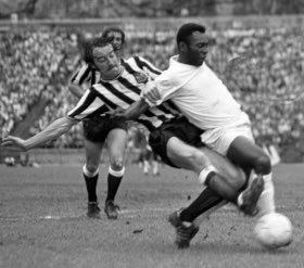 Just Frank Clark snapping Pele 48 years ago. Man, I love NUFC.com
