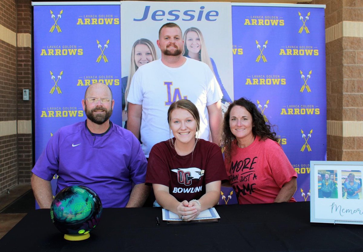 LavacaSoftball's tweet photo. Congrats @Jessieflanag15 on signing to bowl for Oklahoma Christian University. Proud of you!! https://t.co/exVh5YYvZ3