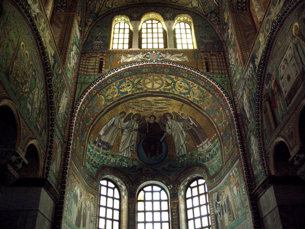 Апсида это в древней руси. Боковой неф. Алтарные апсиды в древнерусском храме. Алтарный выступ в храме 6. Апсида и конха в храме.