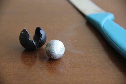 I don't know enough about US police weaponry but in Palestine, these small rubber bullets are actually fully steel with thin plastic & you can identify the gun by an extra long attachment on the barrel (these pics are of israeli weapons in Palestine). 15~ are shot at a time.