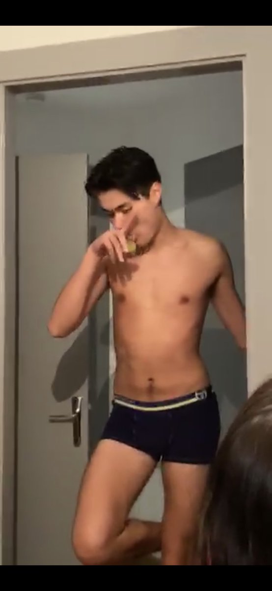 ChiggazinParis's tweet photo. 2 mois confiné be like : https://t.co/CQcilsSf6z