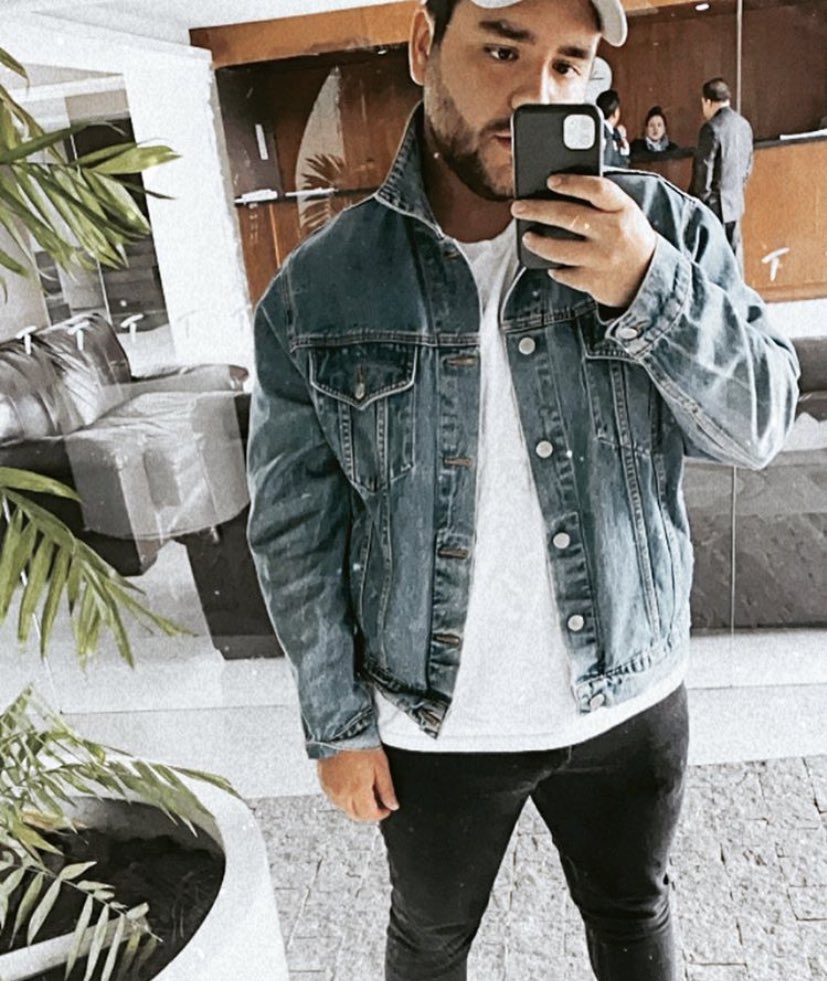 saulconstela's tweet photo. 2020 para mi es el año que mas apoyado me he sentido por amigos y sobre todo por mi familia. 

25 años, bisexual y no estoy confundido. 💖💜💙 #pride2020 #PrideMonth 🏳️‍🌈 https://t.co/CI5NiqJXsI