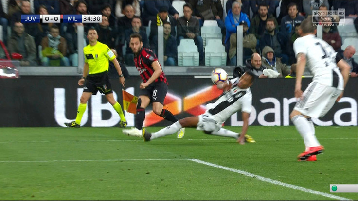 WorldACMilan's tweet photo. OFICIAL: La semifinal de Coppa Italia entre Juventus vs Milan se jugará el viernes 12 de junio. Será el primer partido post-cuarentena en Italia.

Hay que prepararnos para todo. https://t.co/kEJfQihUsr