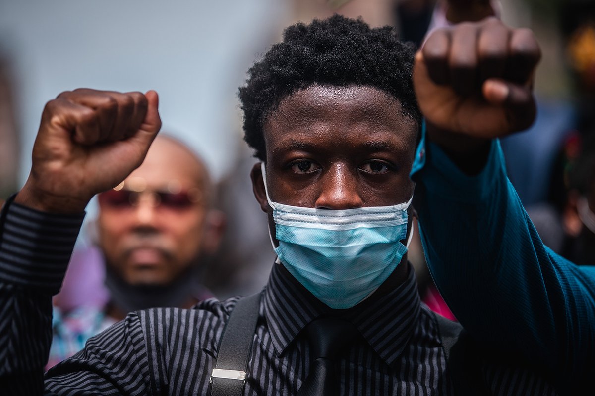agrayphoto's tweet photo. Today's #HarlemProtest where protestors wore their best clothes. A truly beautiful, inspirational and peaceful occasion #nyc #newyork #NYCPROTEST #georgefloyd #BlackLivesMatter @SWNS @agreatbigcity https://t.co/zXbCvinygZ