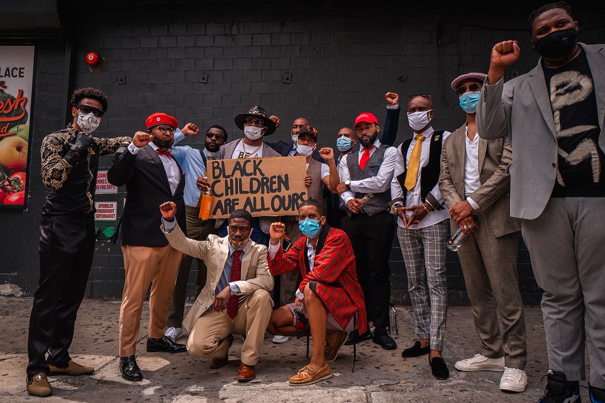 agrayphoto's tweet photo. Today's #HarlemProtest where protestors wore their best clothes. A truly beautiful, inspirational and peaceful occasion #nyc #newyork #NYCPROTEST #georgefloyd #BlackLivesMatter @SWNS @agreatbigcity https://t.co/zXbCvinygZ