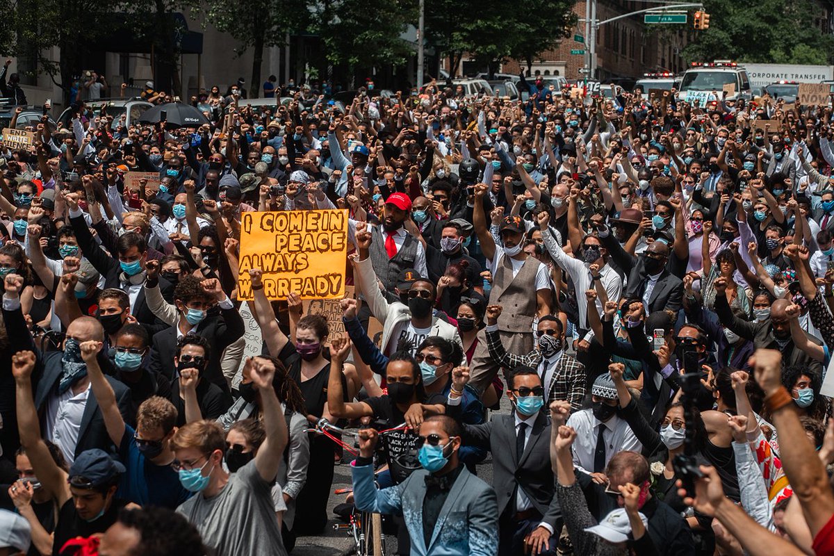 agrayphoto's tweet photo. Today's #HarlemProtest where protestors wore their best clothes. A truly beautiful, inspirational and peaceful occasion #nyc #newyork #NYCPROTEST #georgefloyd #BlackLivesMatter @SWNS @agreatbigcity https://t.co/zXbCvinygZ