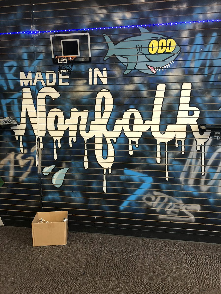 TanyaOkonkwo's tweet image. Tray has the keys to the city we closing AT&amp;amp;T Tv!! True definition of cultivating relationships we are here for our customers!! #EastUnleashed @GeorgeYearling @jessegaswintat @cjay0908 @DaleB1 @404girl