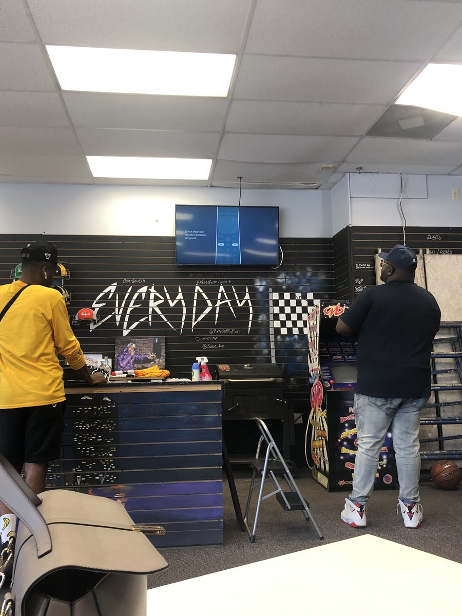 TanyaOkonkwo's tweet image. Tray has the keys to the city we closing AT&amp;amp;T Tv!! True definition of cultivating relationships we are here for our customers!! #EastUnleashed @GeorgeYearling @jessegaswintat @cjay0908 @DaleB1 @404girl