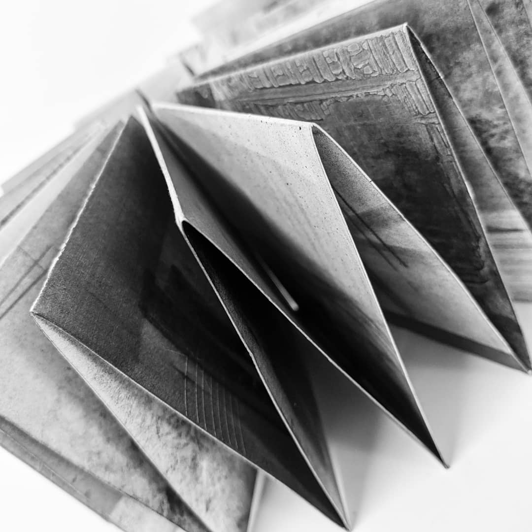 Louisa_Crispin's tweet image. Back in the studio - 42" longer

Some interesting compositions coming to light
.
#drawing #graphitedrawing #graphitepowder #randomconnections #flightpath #wasps