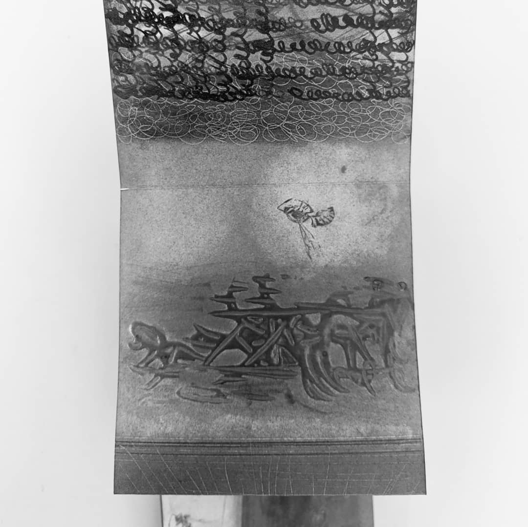 Louisa_Crispin's tweet image. Back in the studio - 42" longer

Some interesting compositions coming to light
.
#drawing #graphitedrawing #graphitepowder #randomconnections #flightpath #wasps