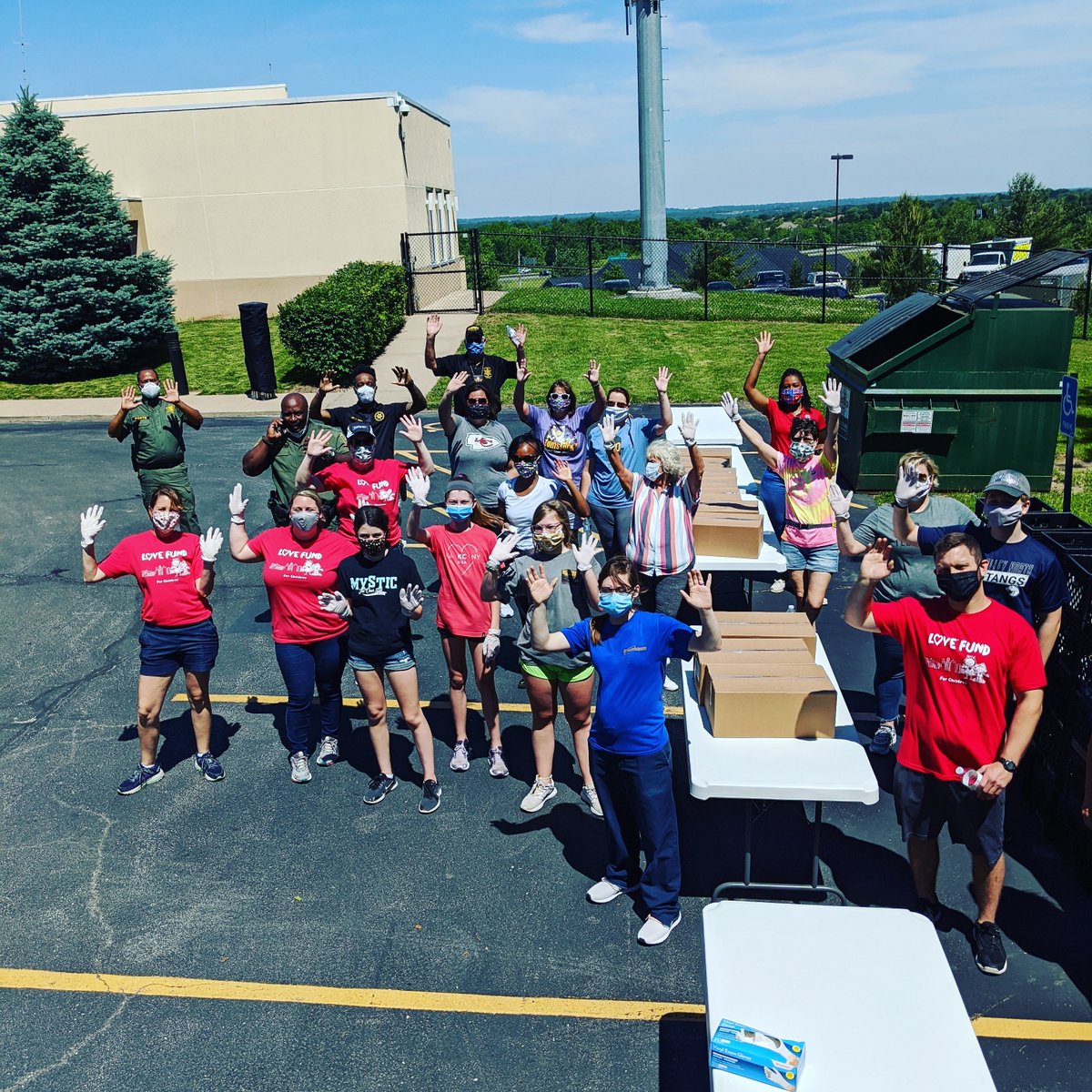 Tuesday our volunteers delivered over 20,000 pounds of food to local families. They are the most incredible supporters. A special thanks to The Strawberry Swing who provided masks so each of our volunteers were not only safe but also stylish while working hard for our community.