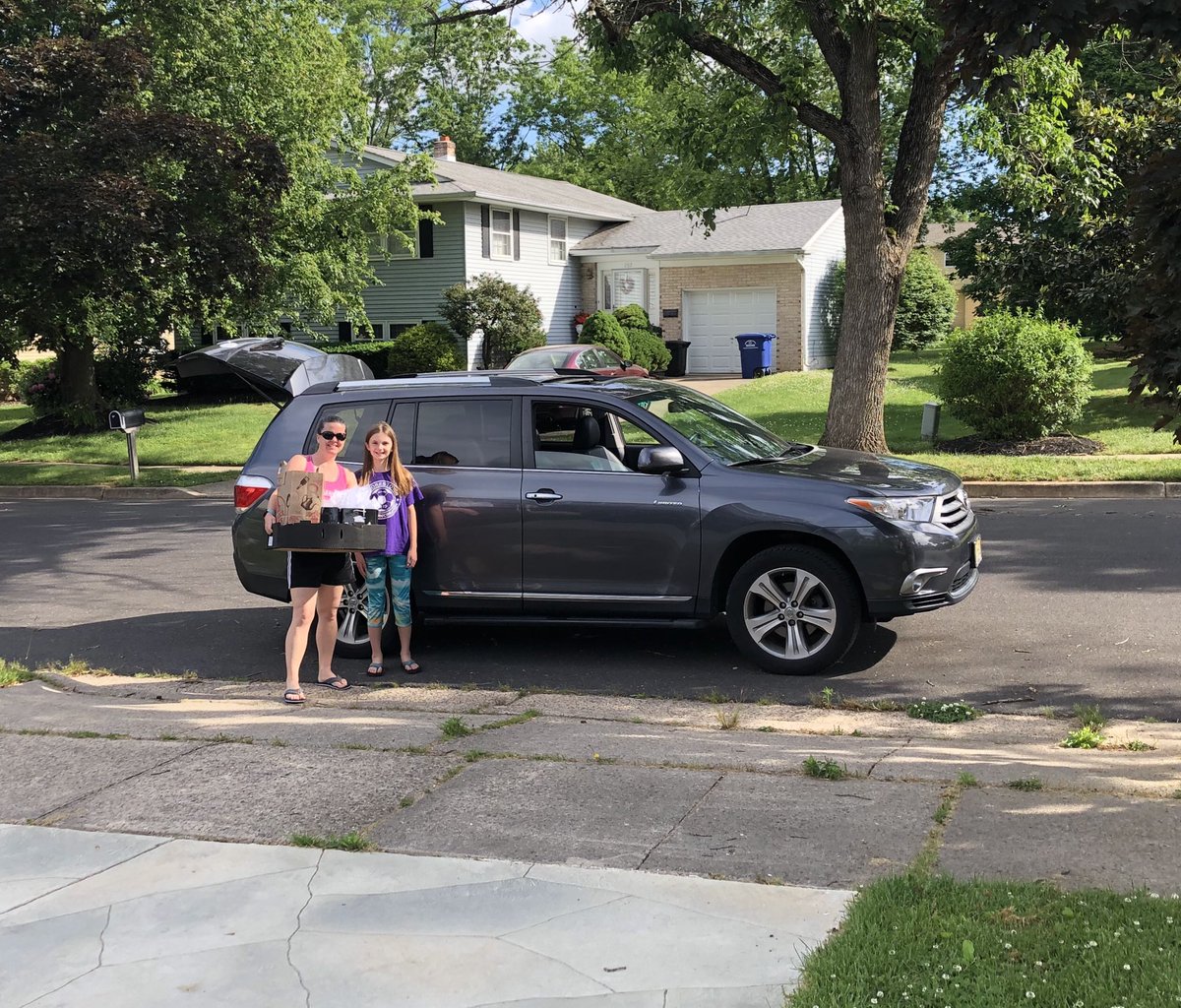 ClarksonMFS's tweet photo. Including two teachers of whom I didn’t get a picture and two who were helped by their kids, Mya (‘19) and Kari (‘28). Our community loves our Foxes! 2/4 https://t.co/dcqp3pyYM6