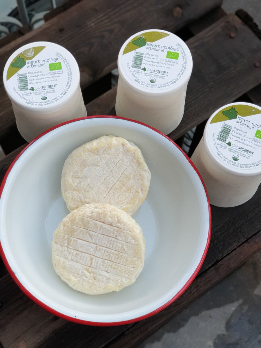 aleixtuaperitiv's tweet photo. I aquesta nit tastarem...Quina pinta!
Iogurt artesanal i eco, i formatge de @canrobertcat 😋😋

@productorscat @CristinJBC 

#queso #formatge #productesdeproximitat #canrobert https://t.co/TJNpJQrQXm