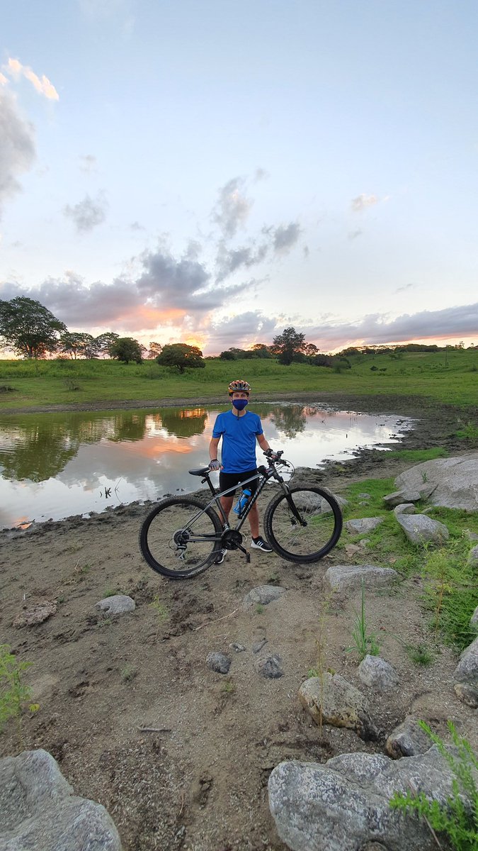 ianraine_'s tweet photo. Com essa paisagem, pedalar fica fácil. https://t.co/IzqQCYbBNr