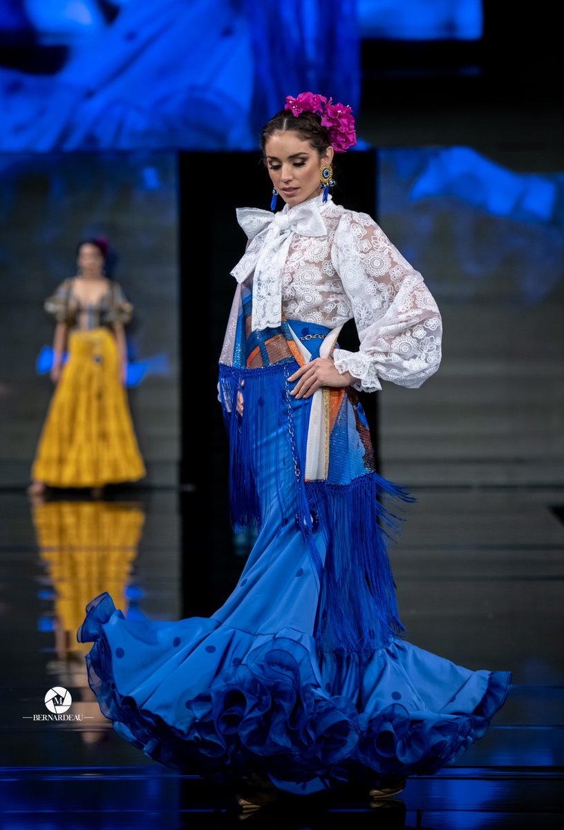 DA, pero no permitas que te utilicen.
AMA, pero que no abusen de tu corazón.
CONFÍA, pero no seas ingenuo.
ESCUCHA, pero no pierdas tu voz.

carmenvega.com

#hechoamano
#CarmenVegaFlamenca 
#CALIDADMODAFLAMENCA
#MODAFLAMENCAARTESANA

FOTOGRAFÍA: Miguel Bernadeau