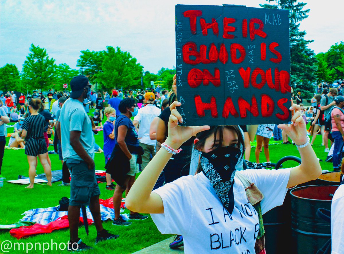 mck_nev's tweet photo. HUMAN RIGHTS - NOT POLITICS!
Stand up and help shape the world into what you’d like for future generations. #blm #endracism #silenceiscompliance #change #StopTheStigma #JusticeForGeorge https://t.co/gBP2rrOVBg