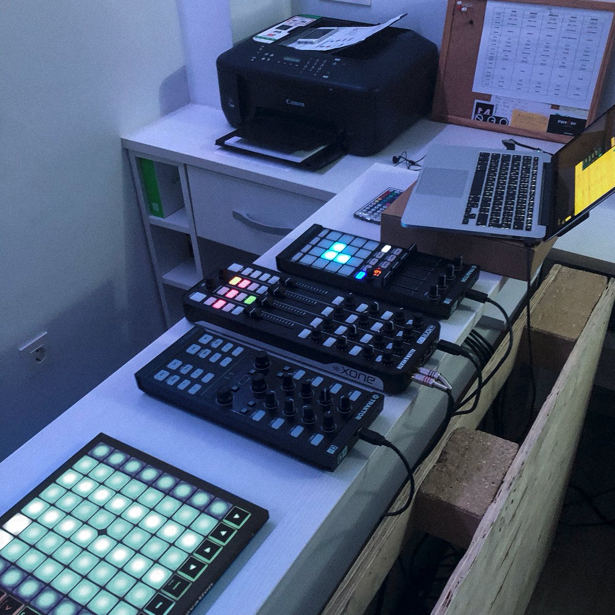 The live setup is ready to go!! See ya tomorrow 🧠👊