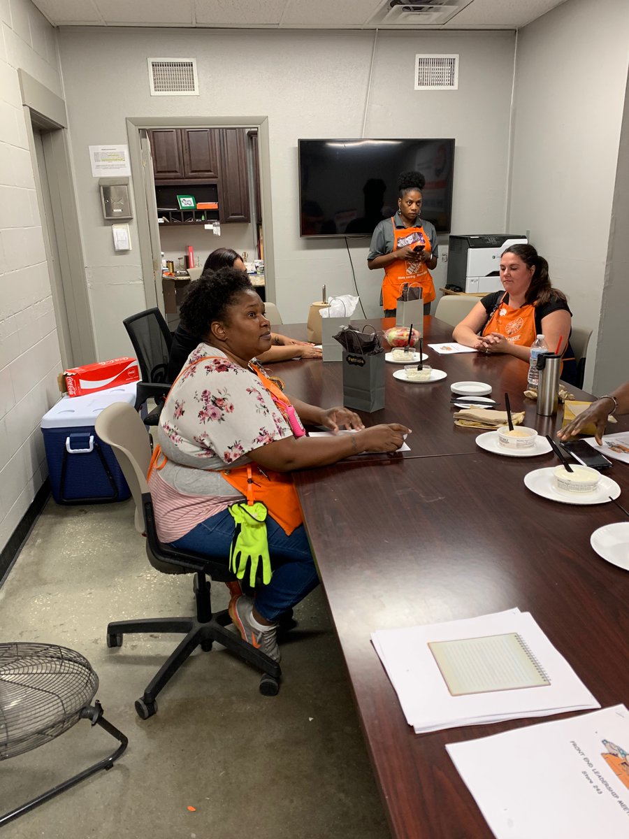 jensherluvsgod's tweet photo. A successful front end leadership meeting complete with โThank Youโ bags! We really appreciate the way these Head Cashiers stepped up in midst of all of this! @Allison_HD @sgaskinshd @Nieca09136378 @marlaina_smith #StrongerTogether #Store243 @CharlesA_Wilson https://t.co/ZCgtJAwrHo