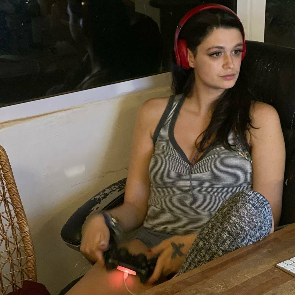 AdrieBones's tweet photo. E-girl Gaming! #gaming #streaming #egirl #twitch #longsocks #socks #thighhighs #pretty #sexy #beautiful #goddess #headphones #playstation #beats #newpcneeded https://t.co/YxT7iwCbU4 https://t.co/RqL1y2q5kn