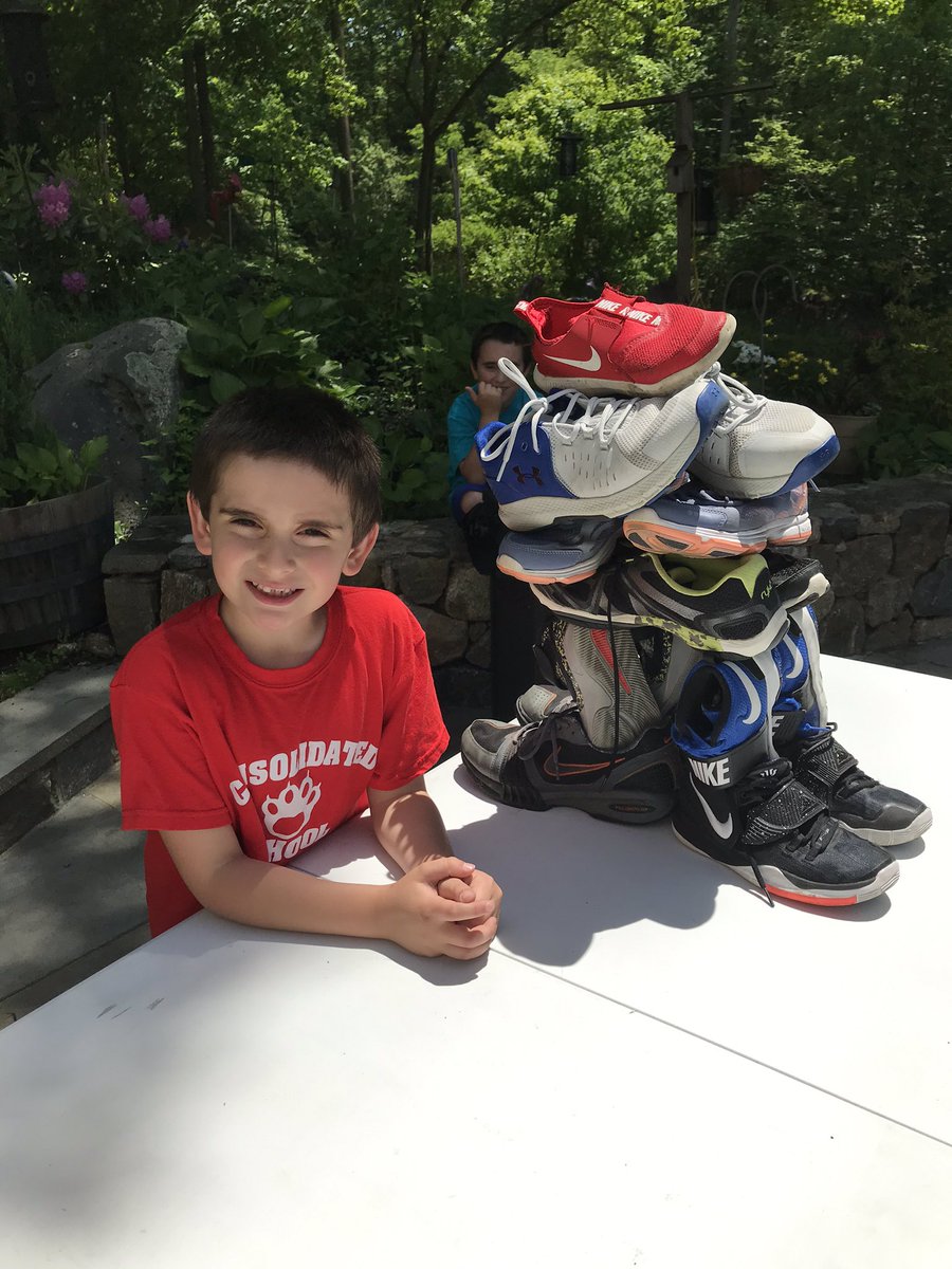 noellelewis79's tweet image. @NfVirtualFD so fun!  Sneaker pyramid!