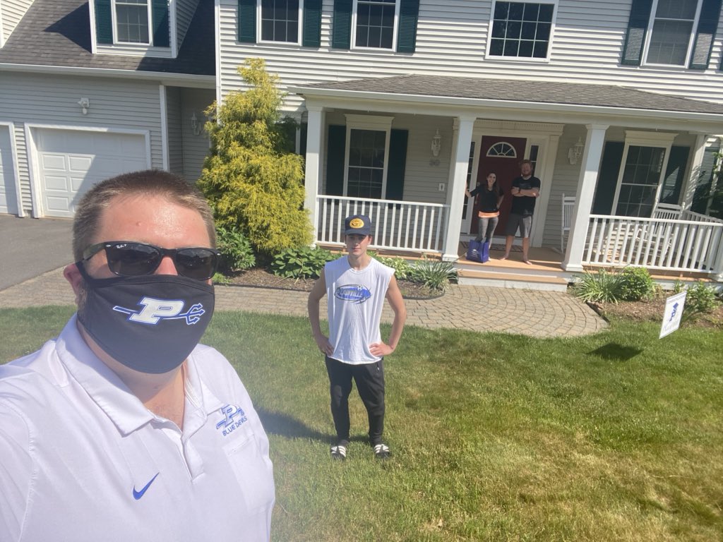 MrCarlRJohnson's tweet photo. This is what you call solid planning when you get 2 members of @Plainville2020 across the street from each other. Teo more Senior Care Packages delivered #WeSeeYou #WeGotYou #WeArePlainville @PlvComSchools https://t.co/Co8jRdb4nl