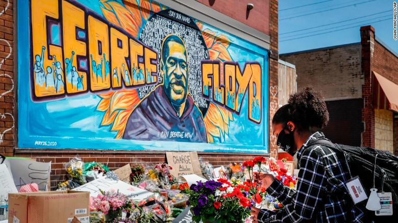 cnnbrk's tweet photo. A judge has set bail for three former Minneapolis police officers charged in George Floyd's death at $1 million each, or $750,000 under certain conditions, including that they do not work in law enforcement or have any contact with Floyd's family https://t.co/OBhrUTGr0A https://t.co/pPq16U9XQp
