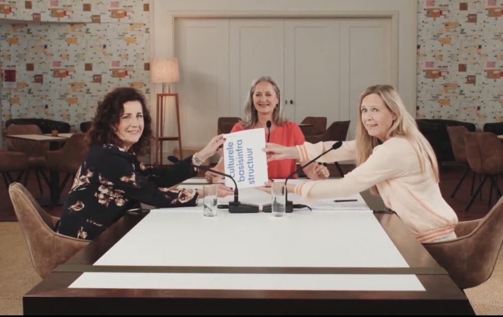 Zat ik daar toch maar mooi even tussenin #raadvoorcultuur #bis #rapportisaf