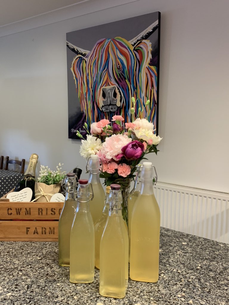 First batch of elderflower cordial made.  Looking forward to indulging in a glass of this - perhaps with a cheeky shot of gin and a generous glug of lemonade over ice 🥂👌